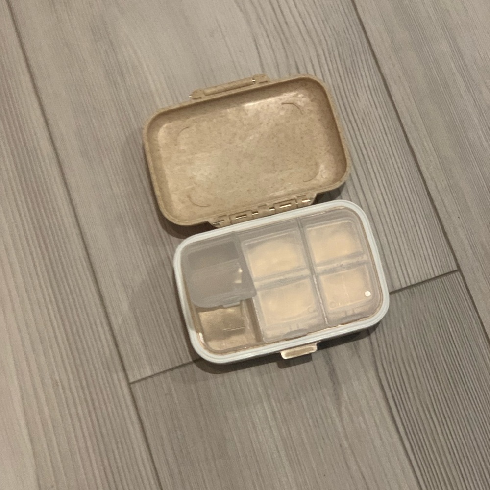 Doterra - Travel Pillcase - Picture 3 of 5